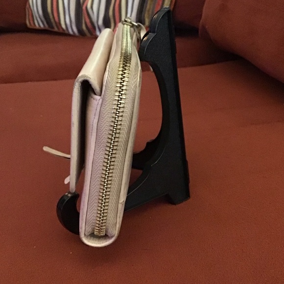 Chloe Pale Pink Leather Zip-Around Wallet - Picture 4 of 11